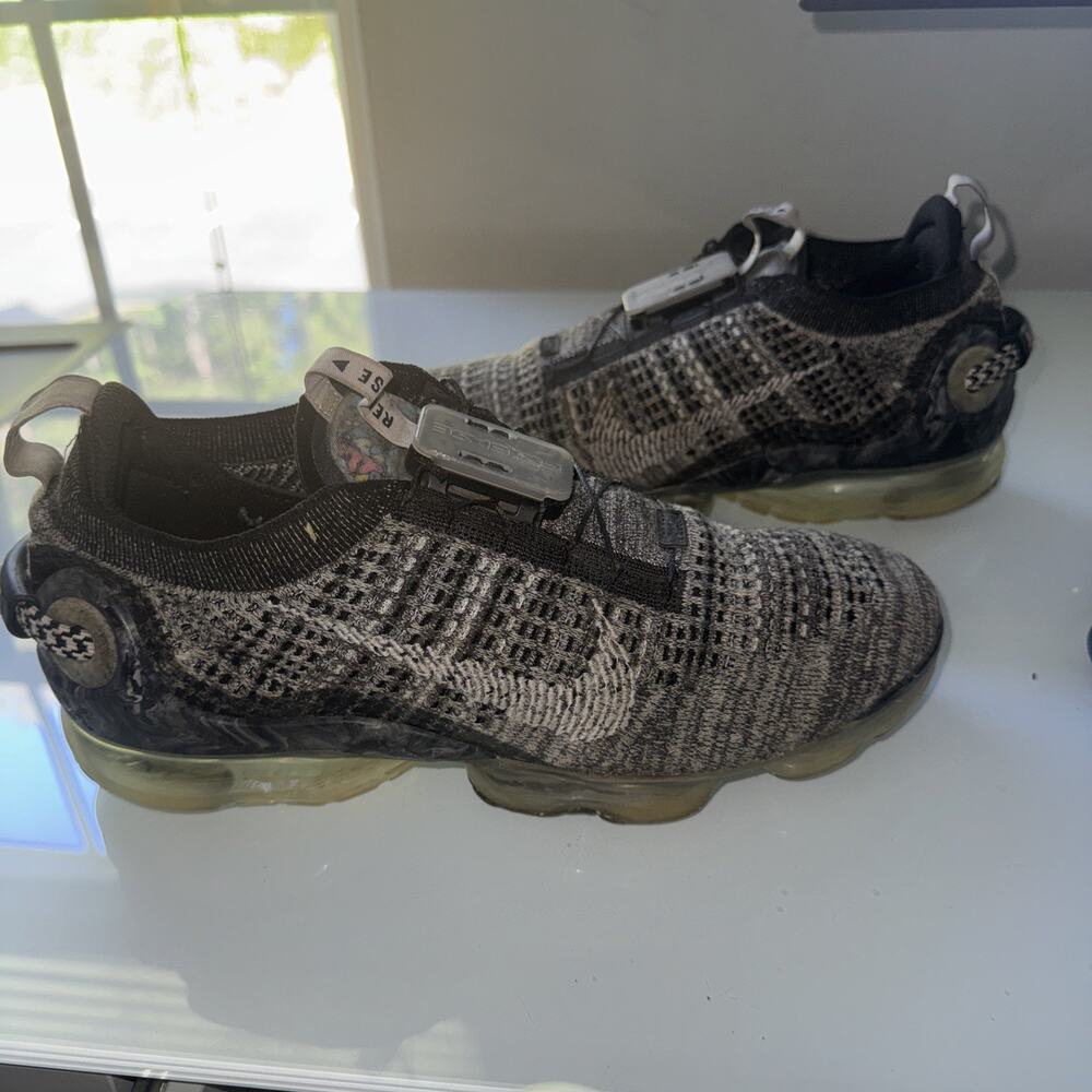 Nike Air VaporMax 2020 Flyknit Oreo Gray Black Mens 8.5 Sneakers CT1823-001 - Picture 3 of 9